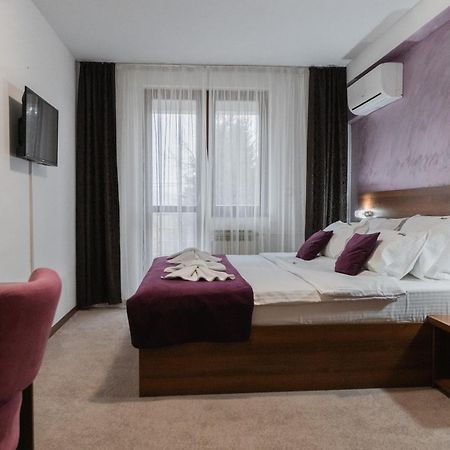 Hotel Damis Pale Extérieur photo