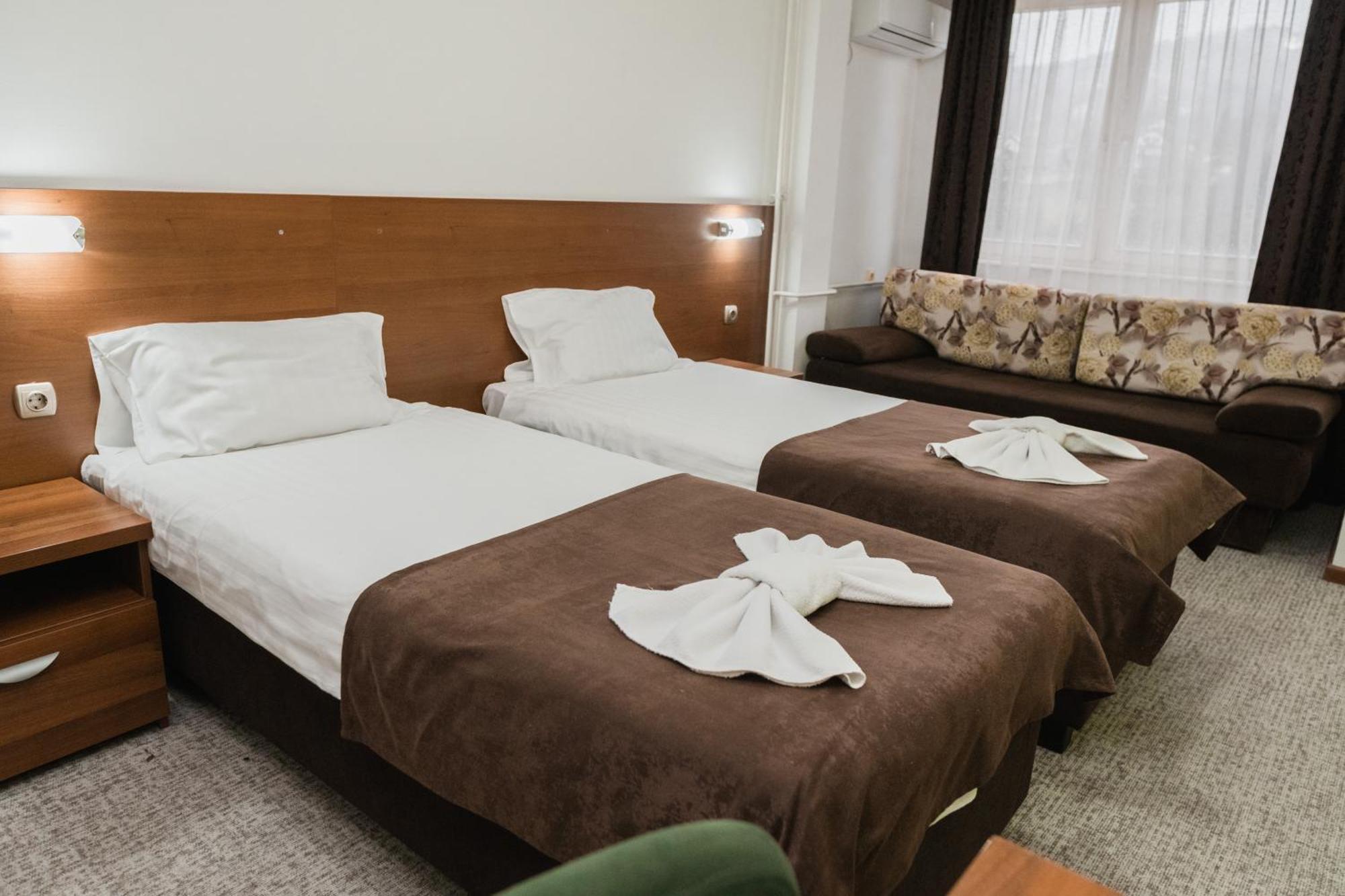Hotel Damis Pale Extérieur photo