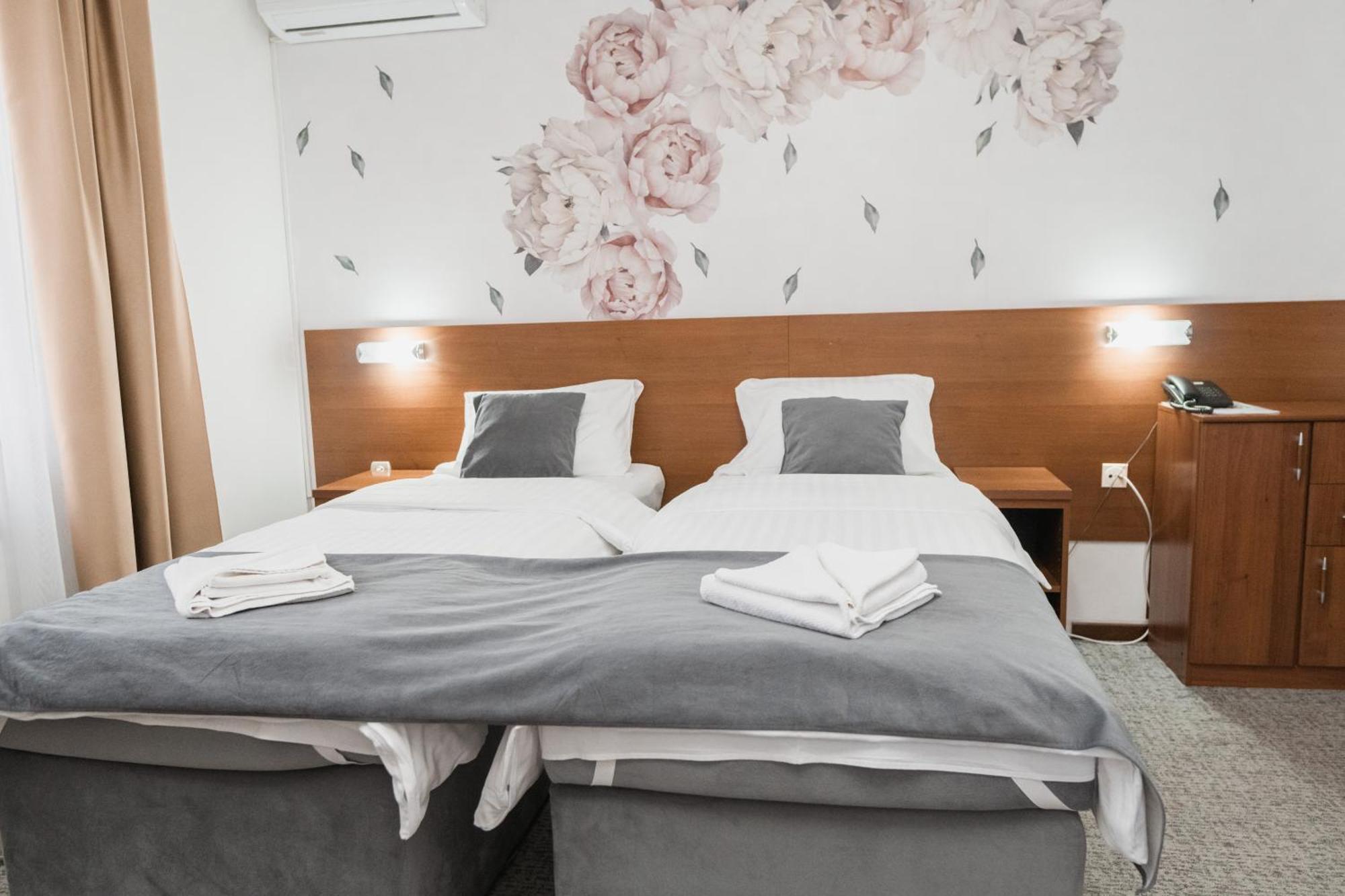 Hotel Damis Pale Extérieur photo