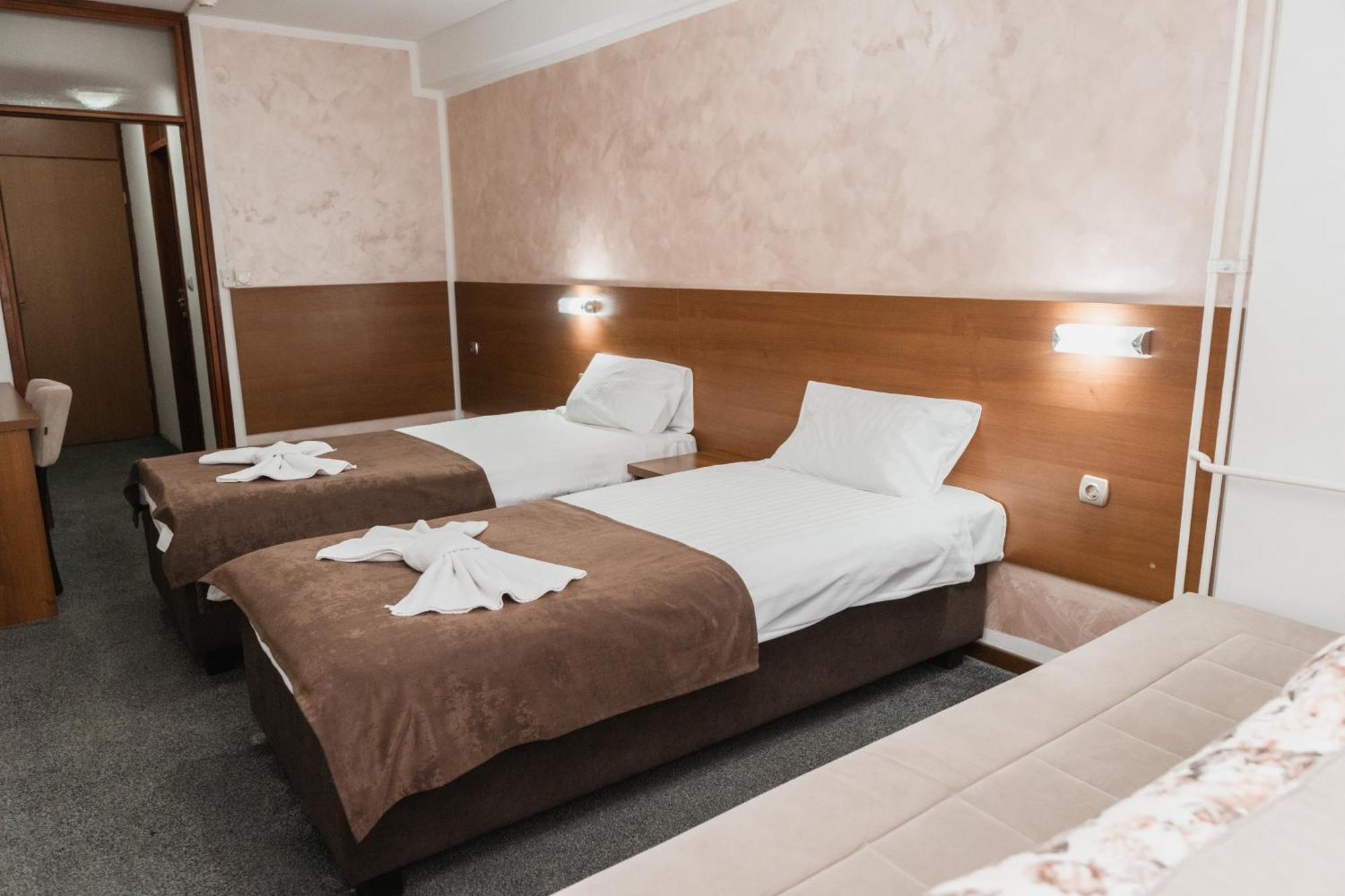 Hotel Damis Pale Extérieur photo