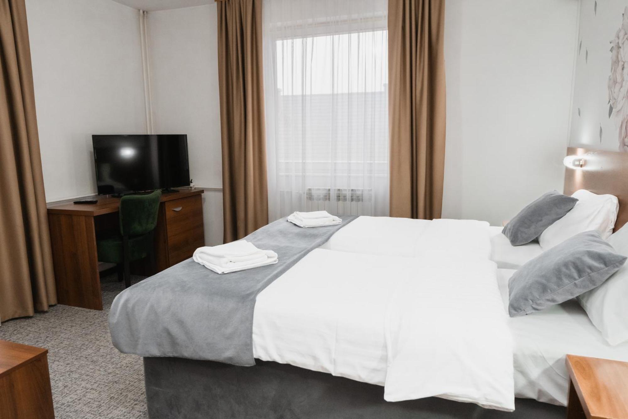 Hotel Damis Pale Extérieur photo