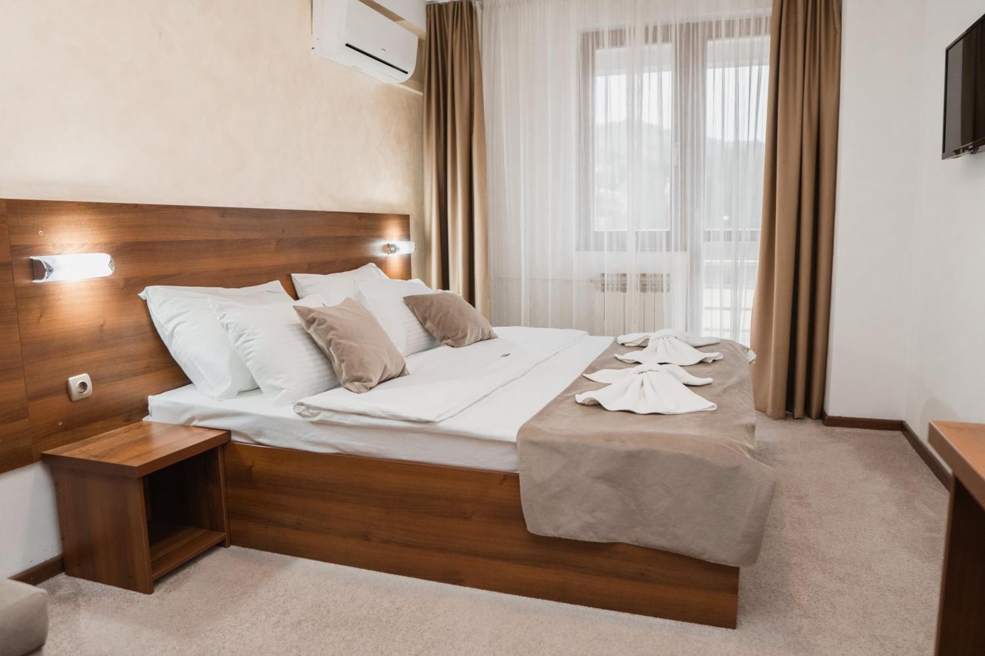 Hotel Damis Pale Extérieur photo