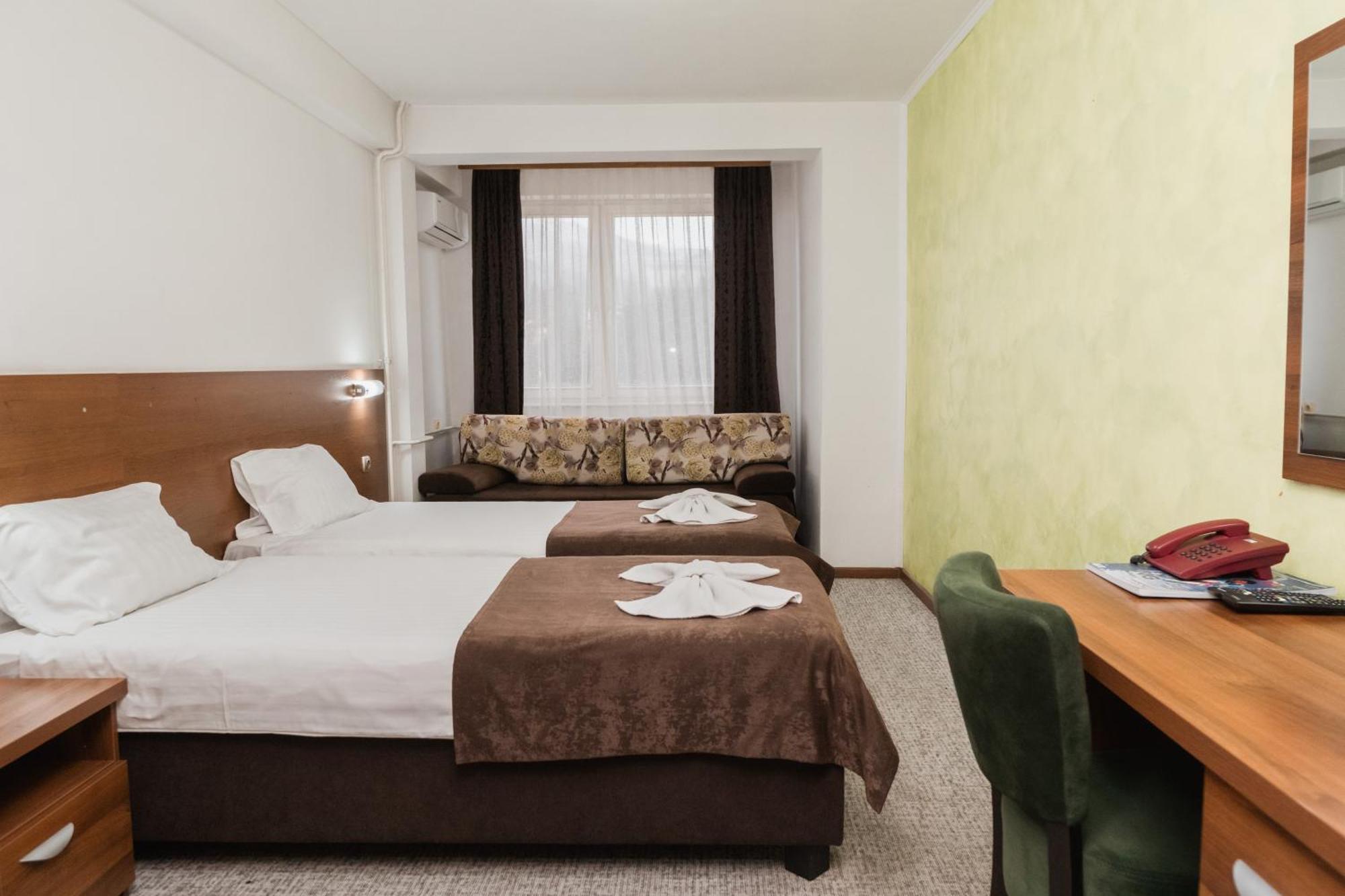 Hotel Damis Pale Extérieur photo