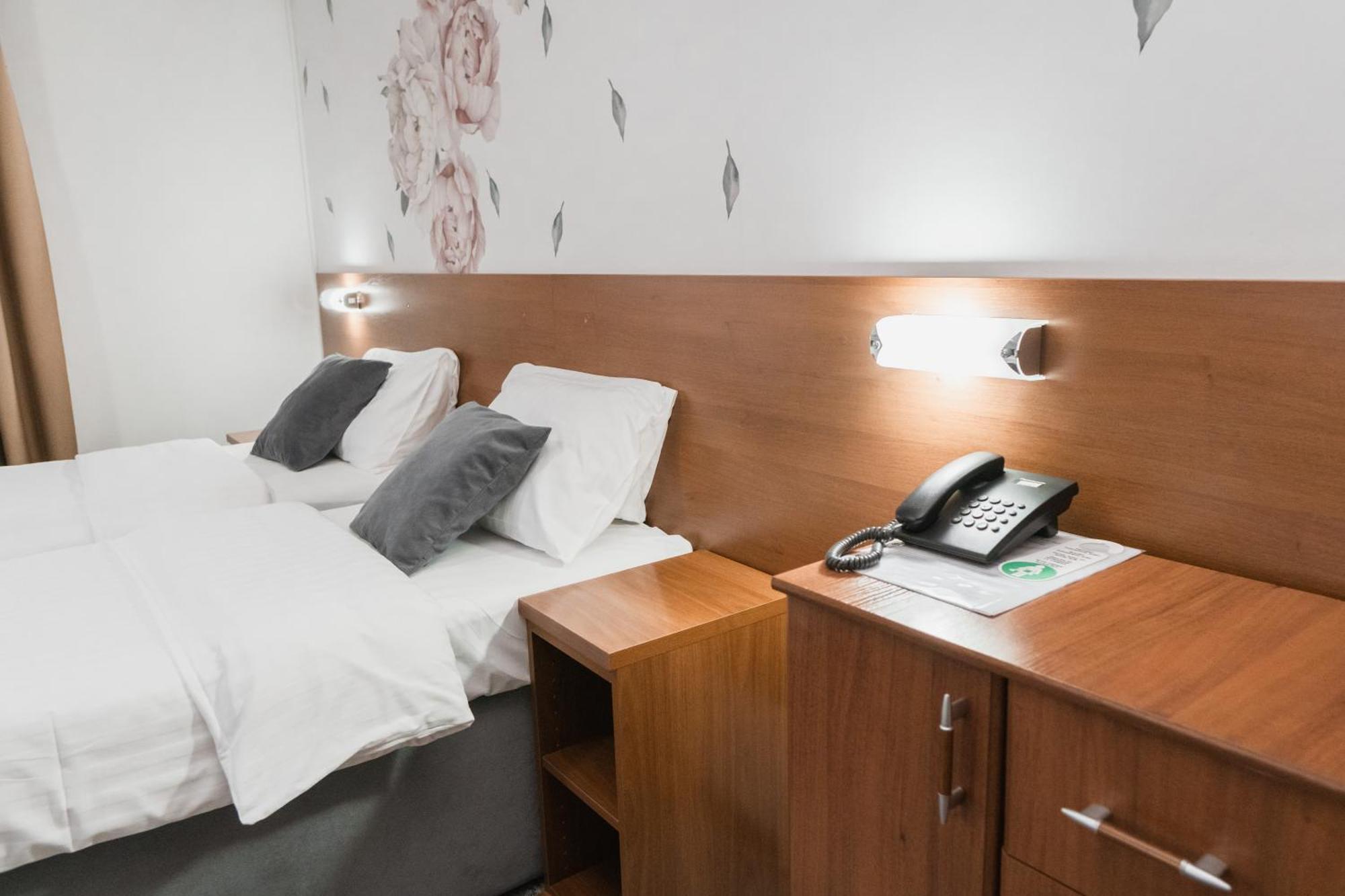 Hotel Damis Pale Extérieur photo