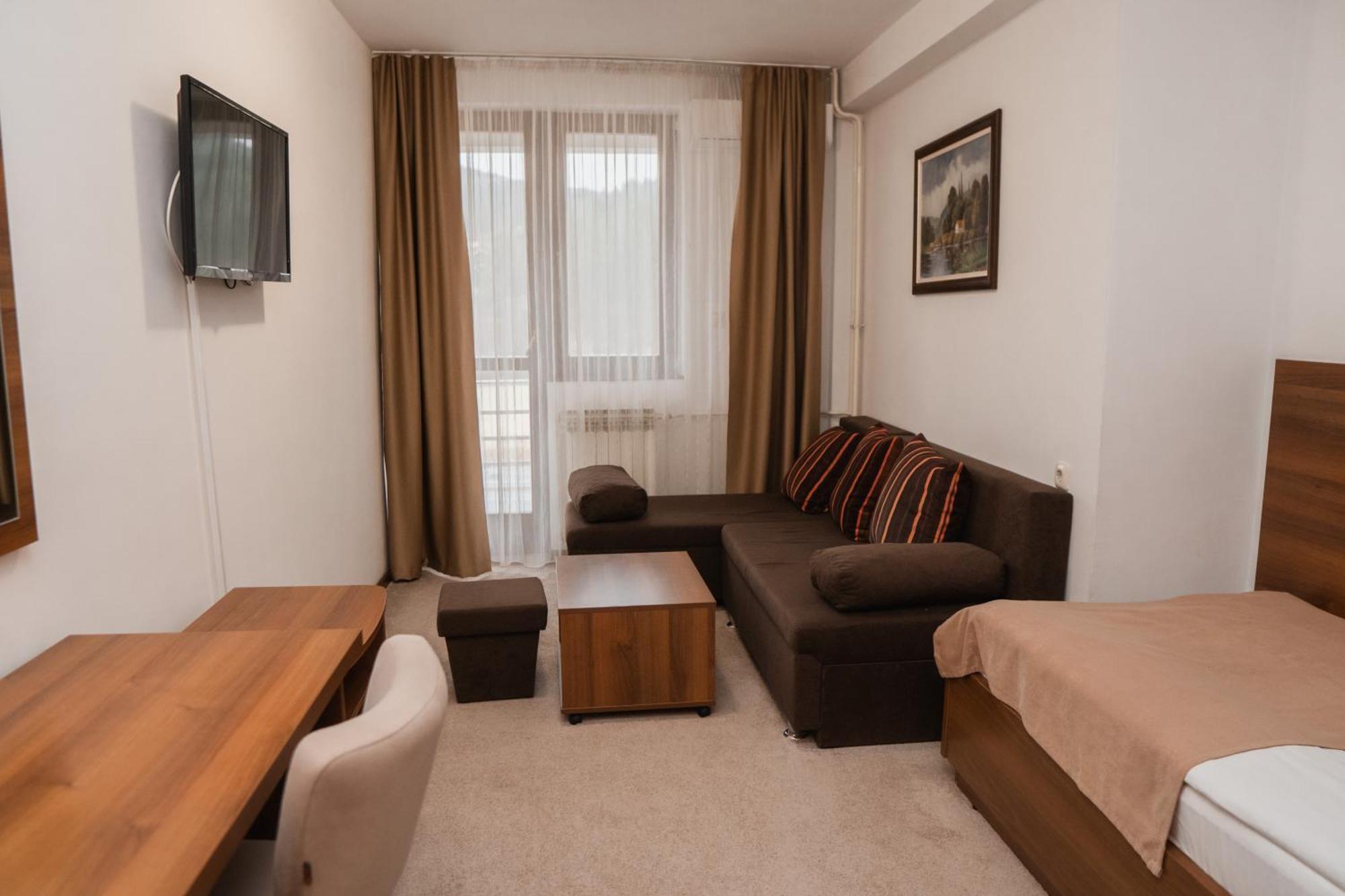 Hotel Damis Pale Extérieur photo