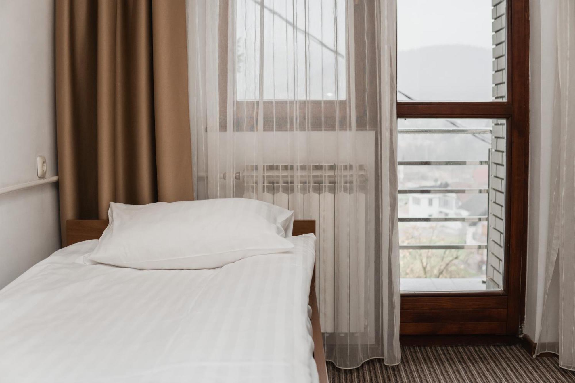 Hotel Damis Pale Extérieur photo