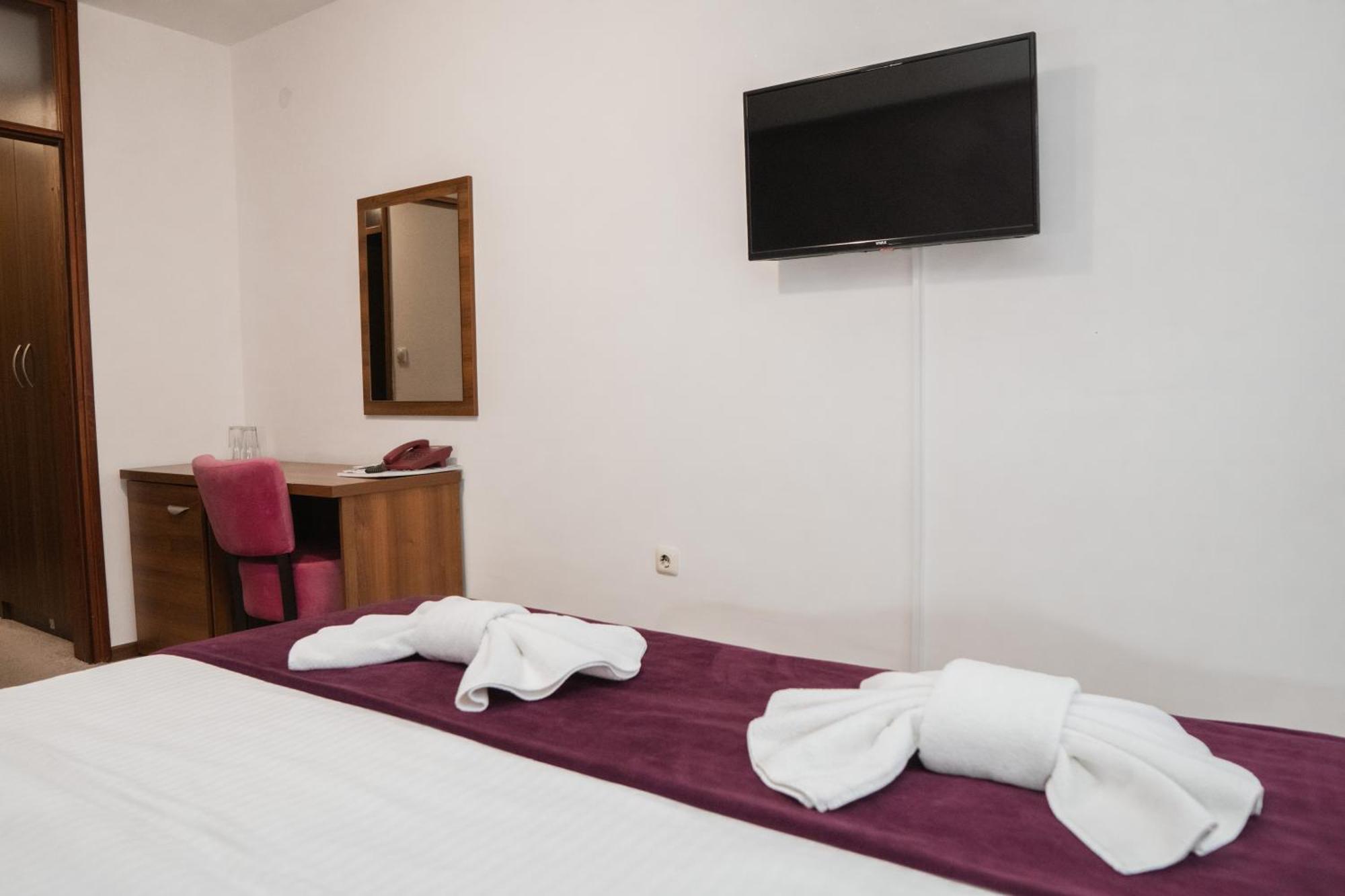 Hotel Damis Pale Extérieur photo