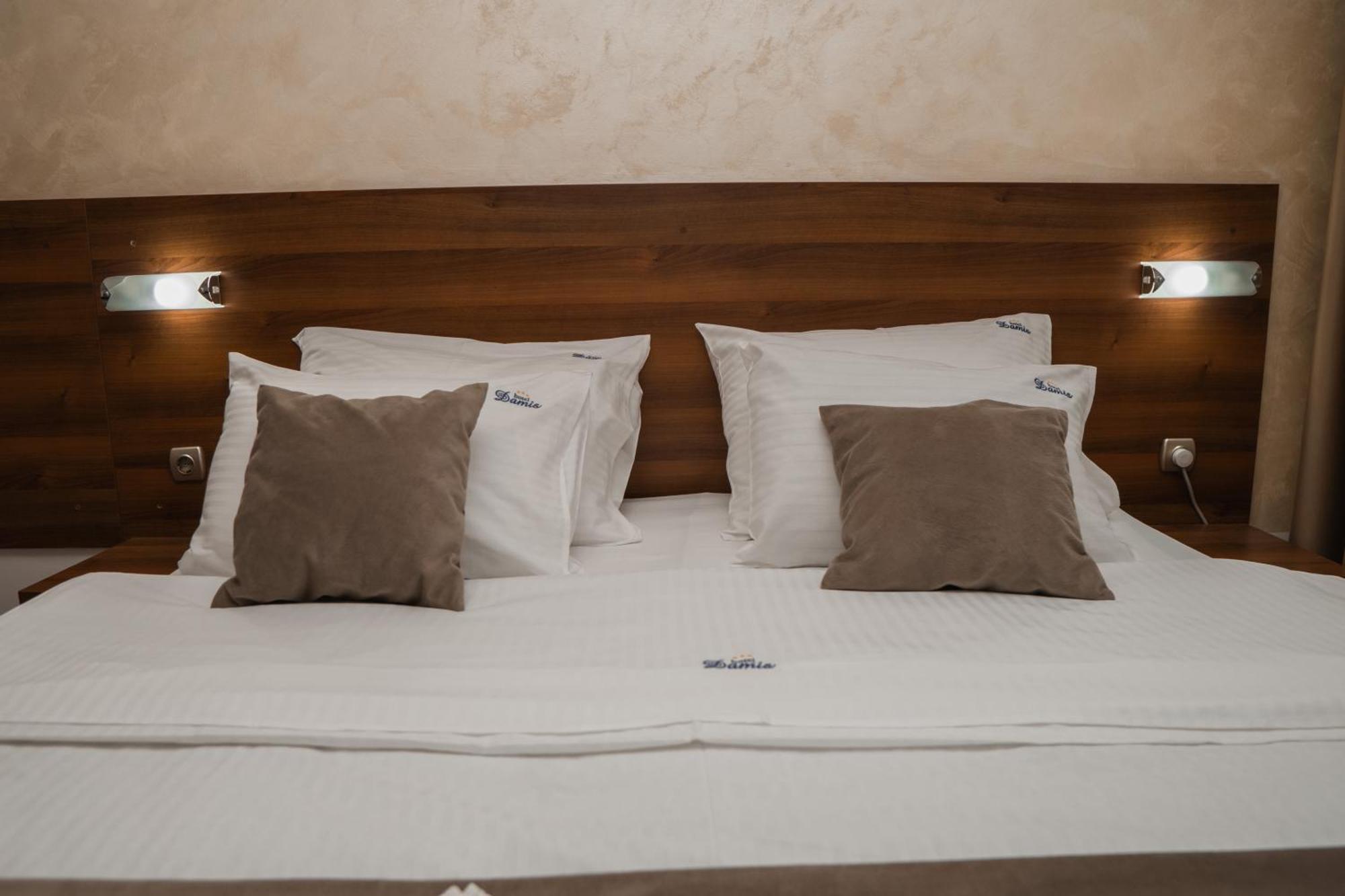 Hotel Damis Pale Extérieur photo